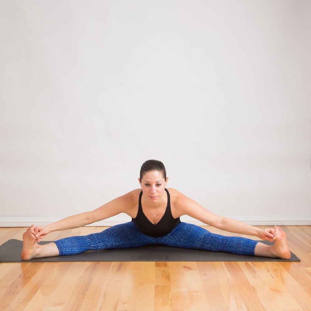 Bài tập yoga tư thế ngồi dạng chân