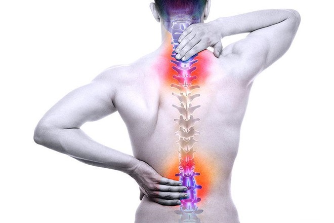 Đau lưng trên do các bệnh lý xương khớp