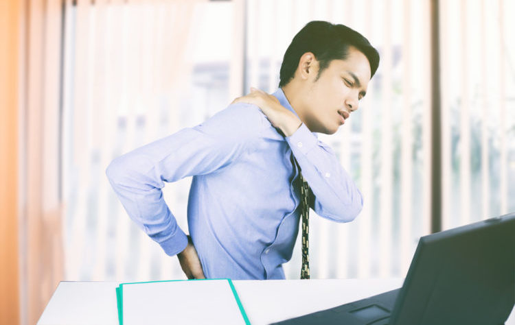 Những nguyên nhân gây đau lưng ở nam giới