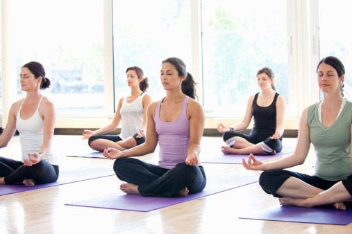 Tập yoga tốt cho người bị thoái hóa cột sống