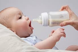 dinh dưỡng cho bé từ 0 đến 6 tháng tuổi